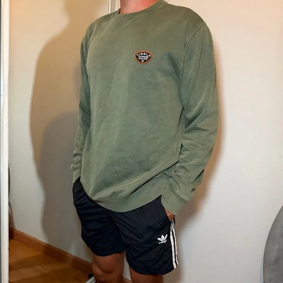 VISSLA sweatshirt - Picture 9 of 14